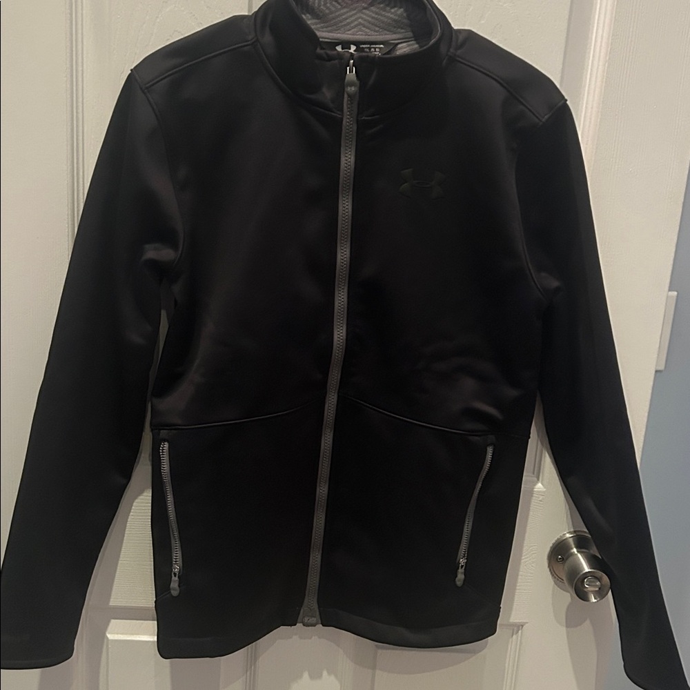 Under Armour Storm 2 boys jacket
Youth size XL (18-20)